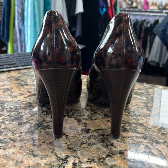 Franco Sarto Leopard Print Patent Leather Pumps Heels Size 9.5 - Picture 2 of 4